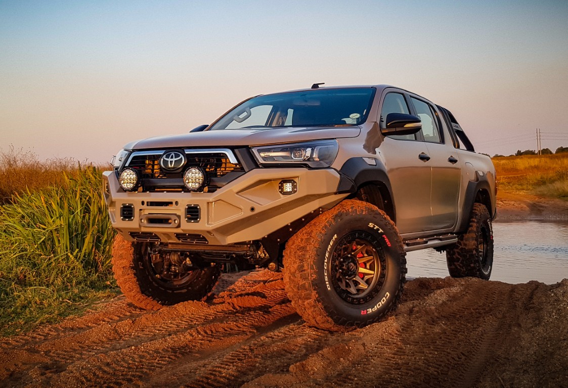 LRX-NP Bull Bar -Raider/Legend (2021+)
